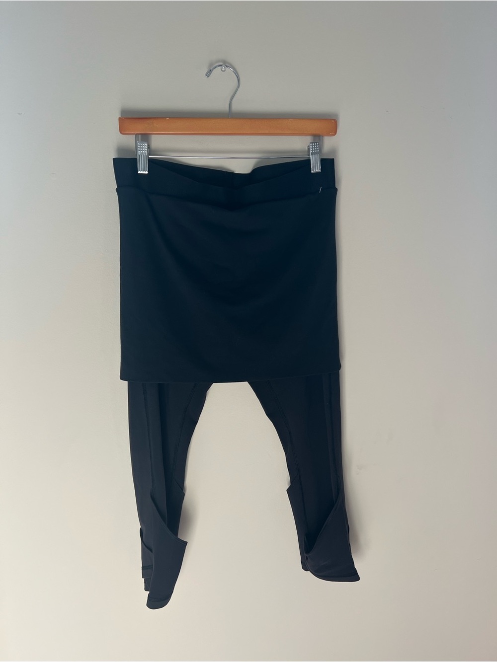 Lululemon Yin to You 2 in 1 Capri Leggins Skirt Combo Size 10 Workout Gym Tennis
